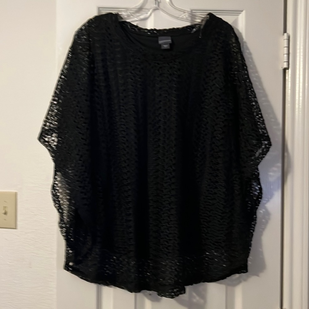 1x Covington blouse. Body is lined. Arms are flowing outward with no lining